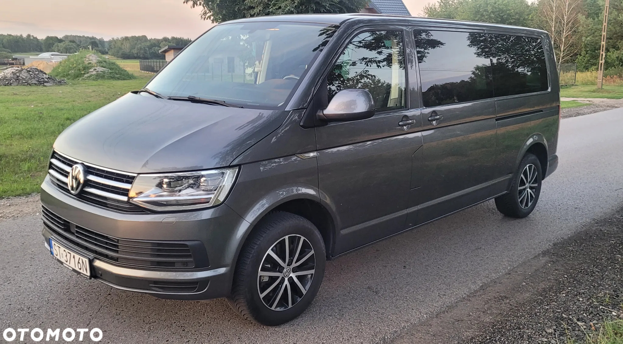 Volkswagen Multivan - 28
