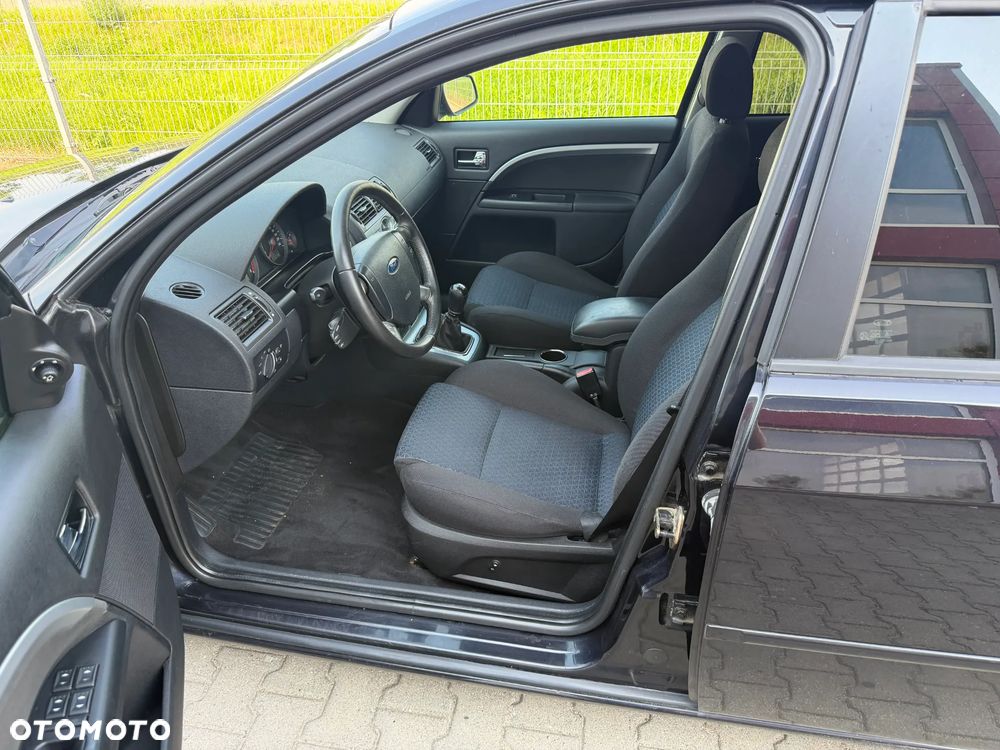 Ford Mondeo 1.8 Titanium - 13
