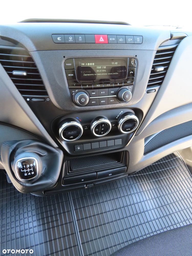 Iveco Daily 35S18 3.0 HPI 180 KM POWER Furgon Blaszak XXL 4.70 CM MAXI LONG Wysokość H2 1900 mm WZMACNIANE ZAWIESZENIE 968 Kg Ładowność HAK 3500 Kg Rozstaw Osi 4100 mm DMC 3500 Kg, WZMACNIANY Stan NOWY NIE UŻYWANY OKAZJA DOSTEPNY I GOTOWY - 40