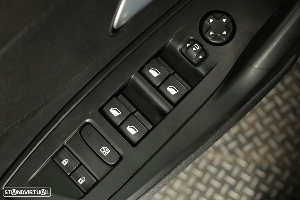 Peugeot 408 1.6 Hybrid Allure e-EAT8 - 20