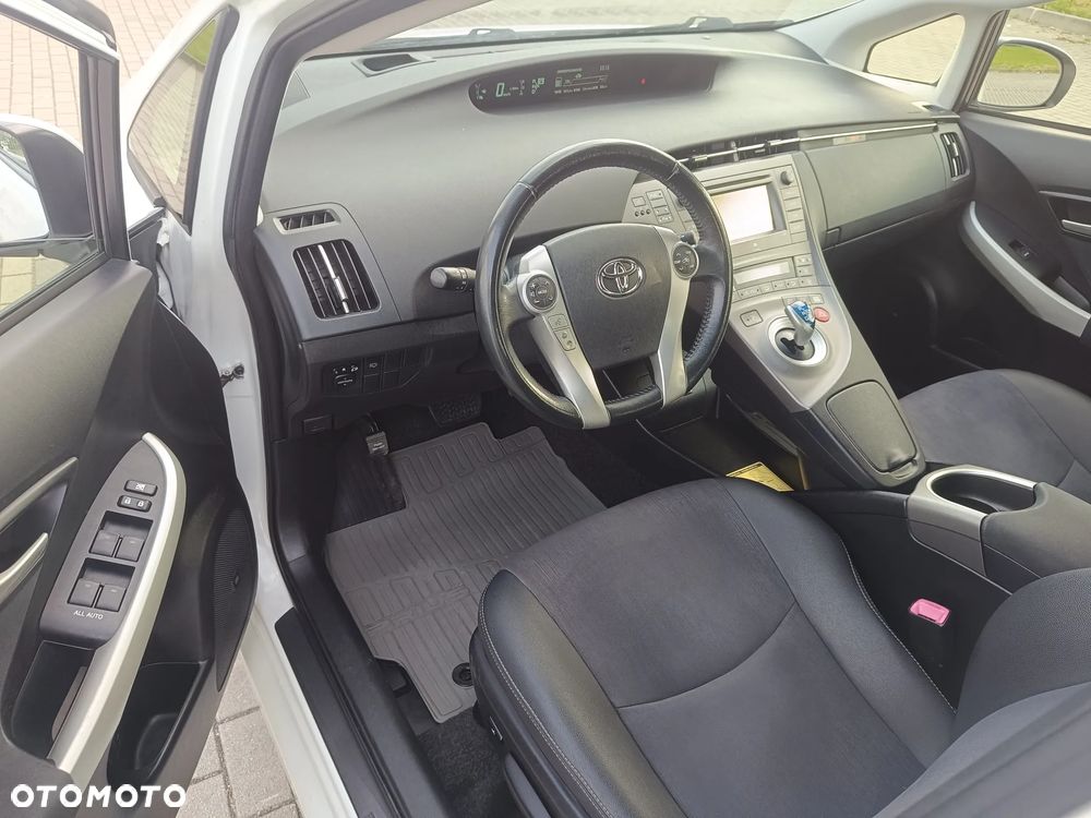 Toyota Prius 1.8 HSD Prestige - 16