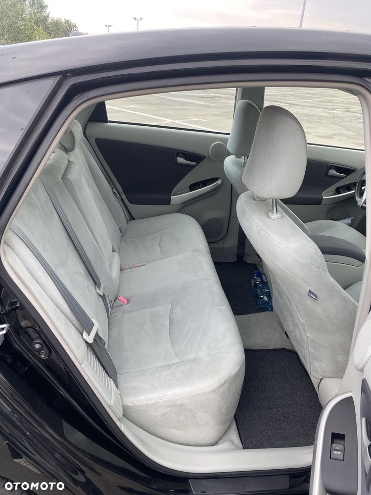 Toyota Prius - 4