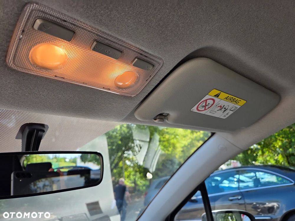 Toyota Yaris Hybrid 100 Premium EU6 - 24