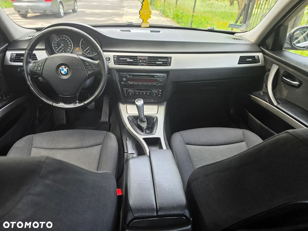 BMW Seria 3 318i Edition Sport - 6