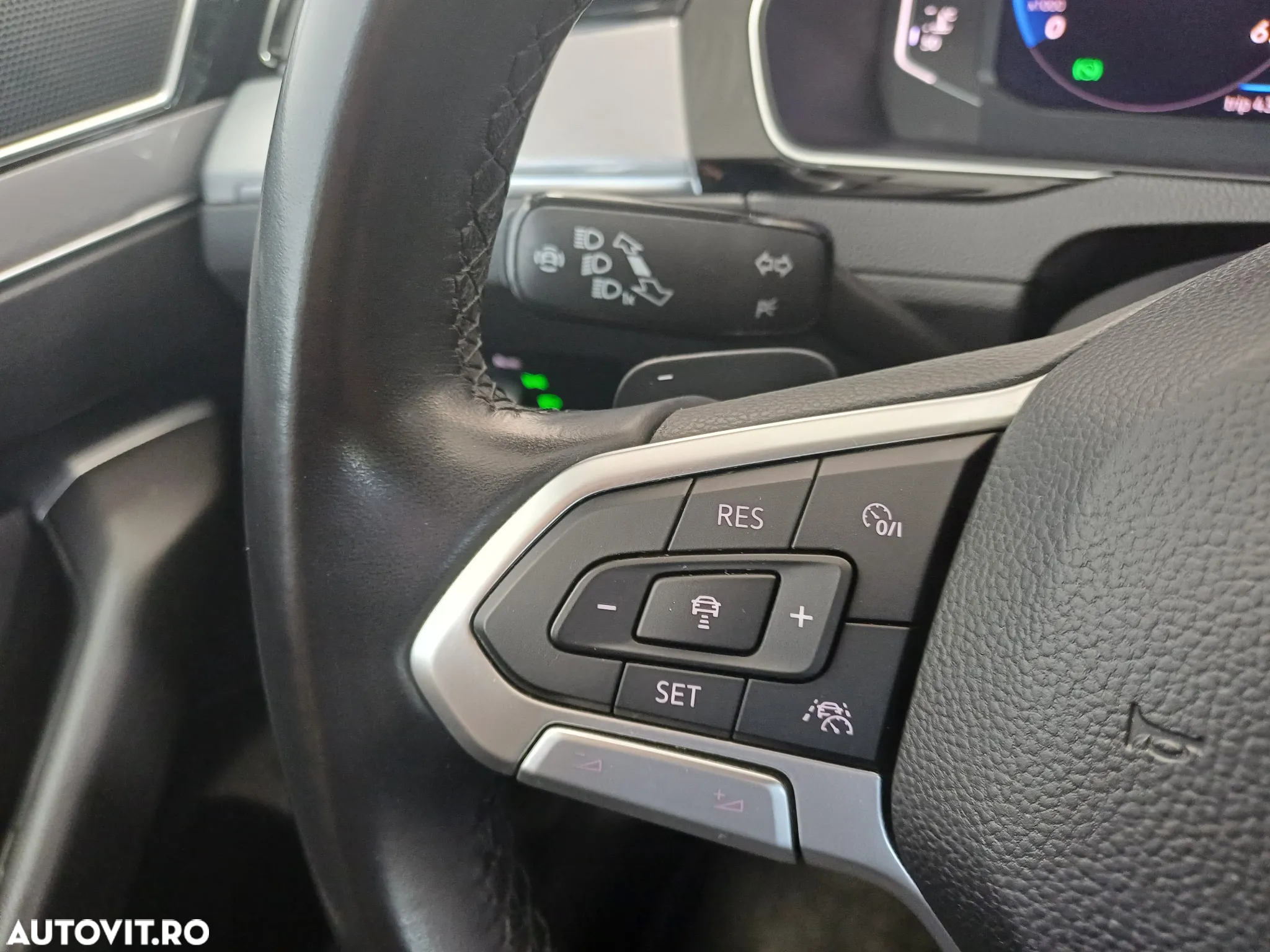 Volkswagen Passat 2.0 TDI DSG Comfortline - 12