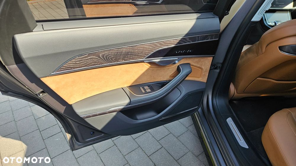 Audi A8 - 40