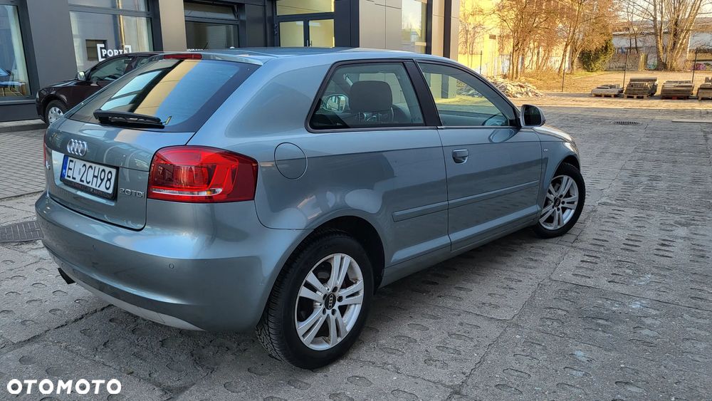 Audi A3 3-drzwiowe 2.0 TDI DPF Ambiente - 3