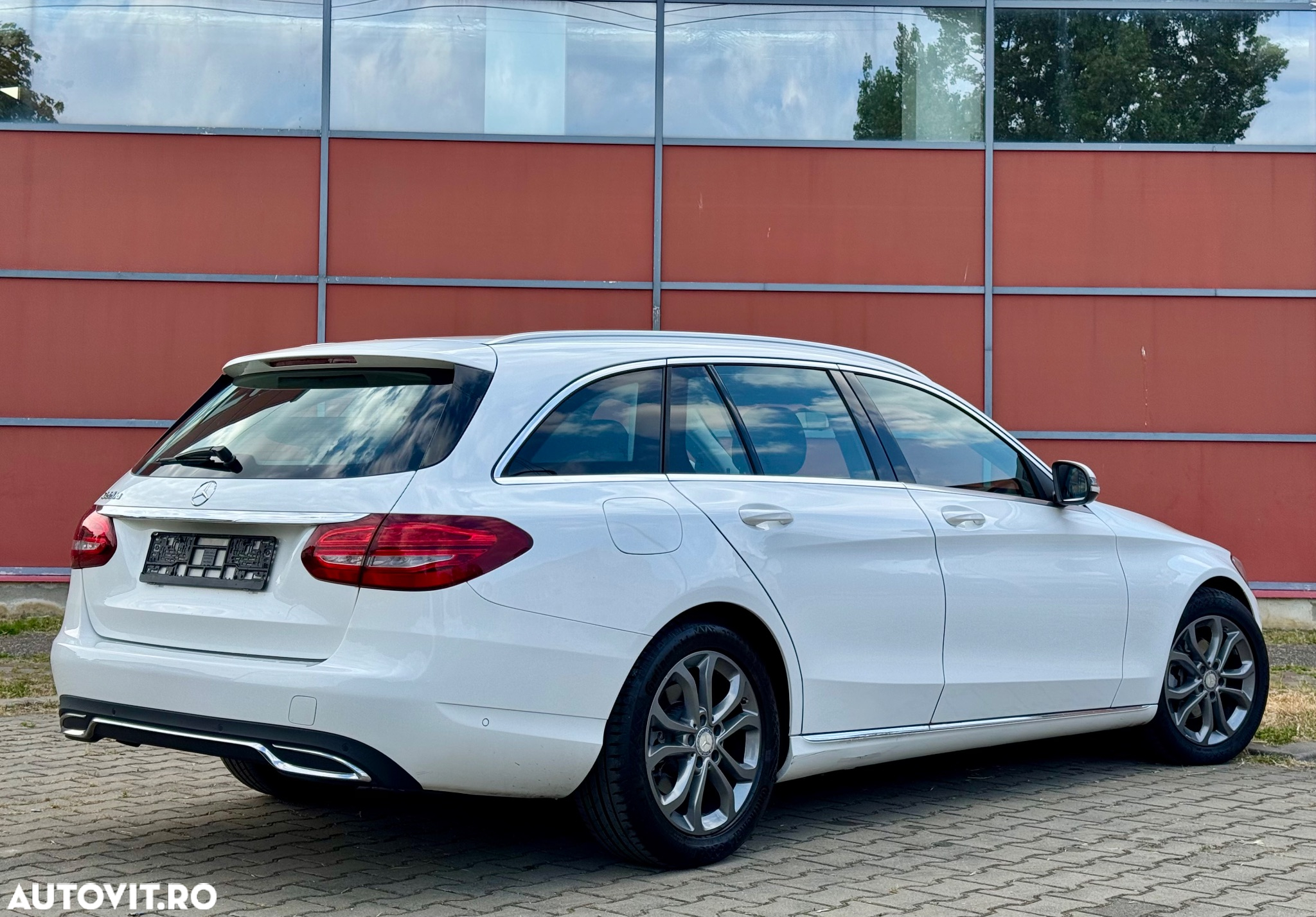 Mercedes-Benz C 220 (BlueTEC) d T 7G-TRONIC Avantgarde - 4
