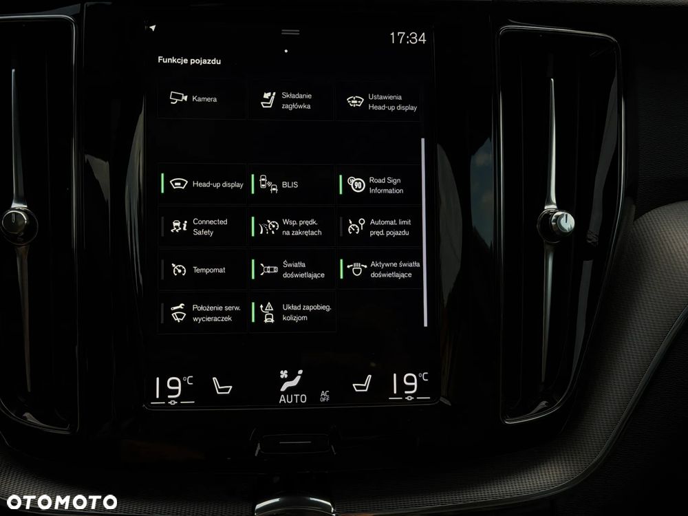 Volvo XC 60 T6 AWD Geartronic RDesign - 36