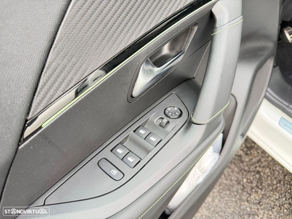 Peugeot 2008 1.2 PureTech GT Line - 34