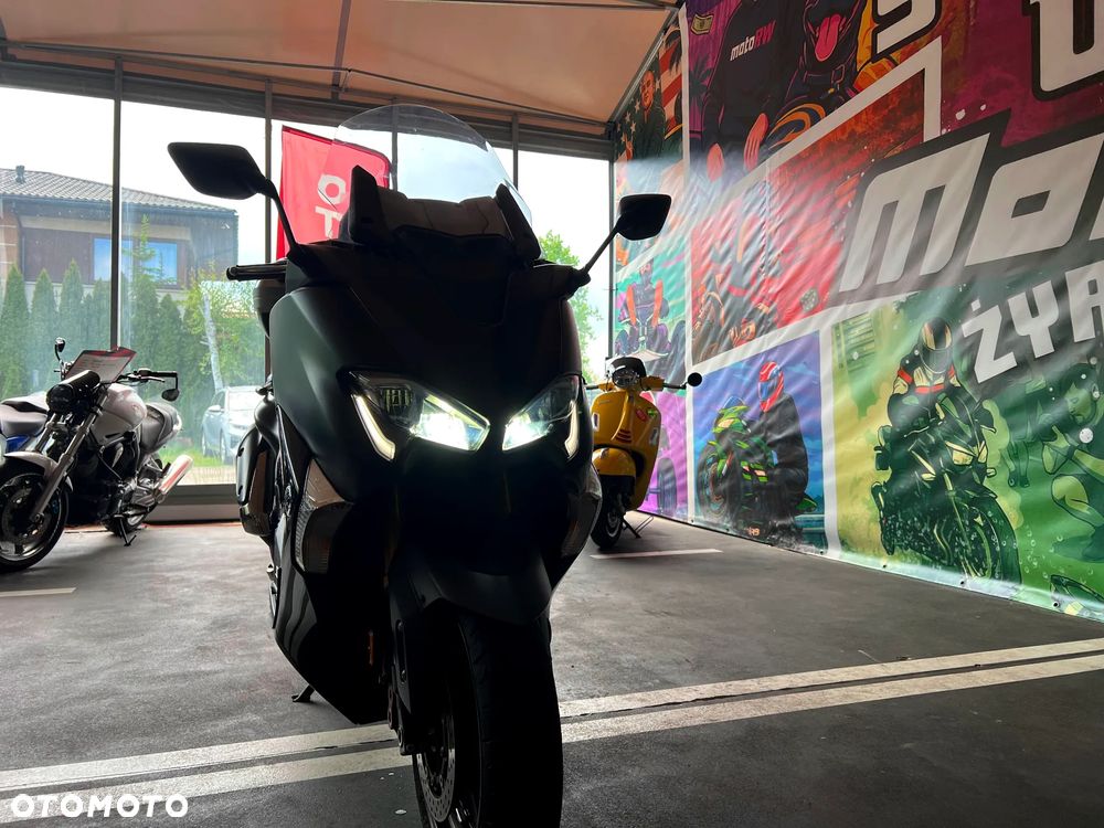 Yamaha Tmax - 18