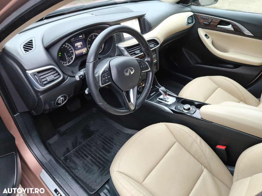 Infiniti Q30 2.2d DCT AWD Sport Tech - 11