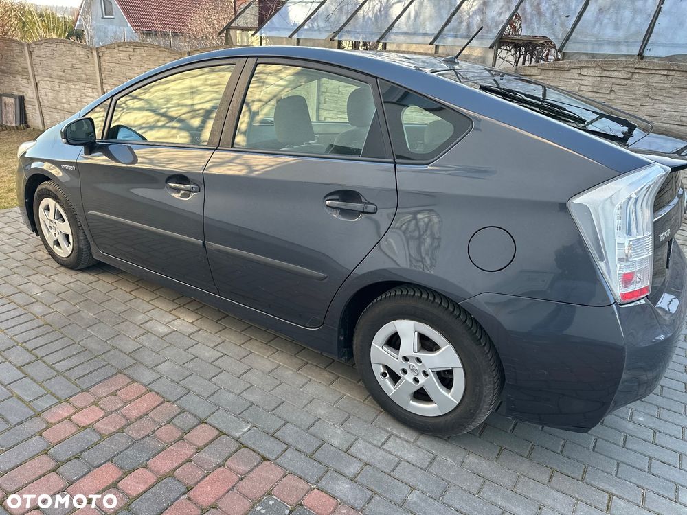 Toyota Prius (Hybrid) Life - 10