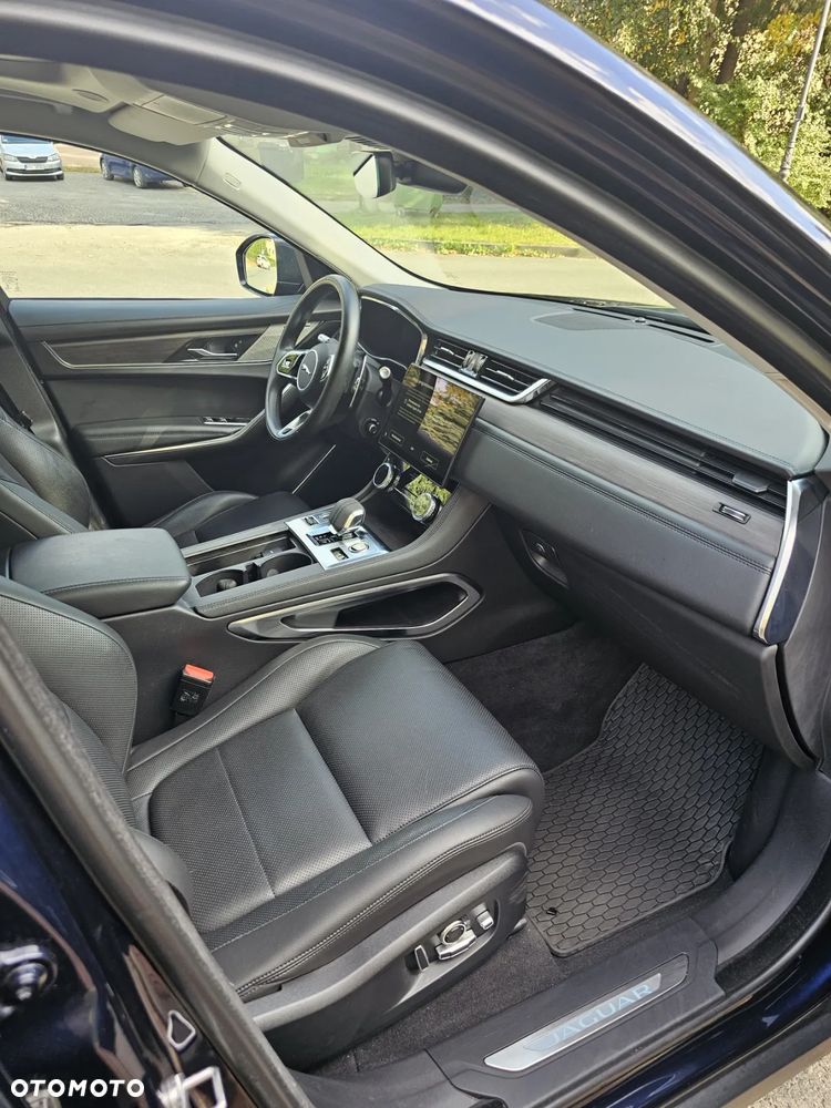 Jaguar F-Pace P250 AWD R-Dynamic HSE - 6
