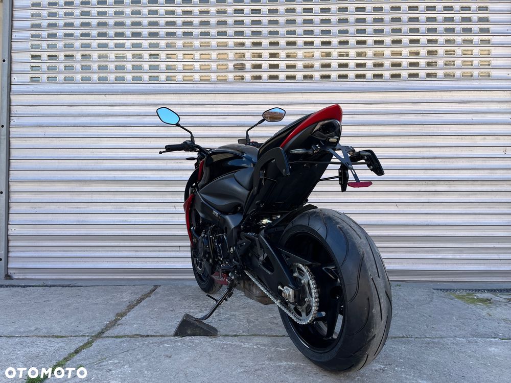Suzuki GSX 1000 - 16