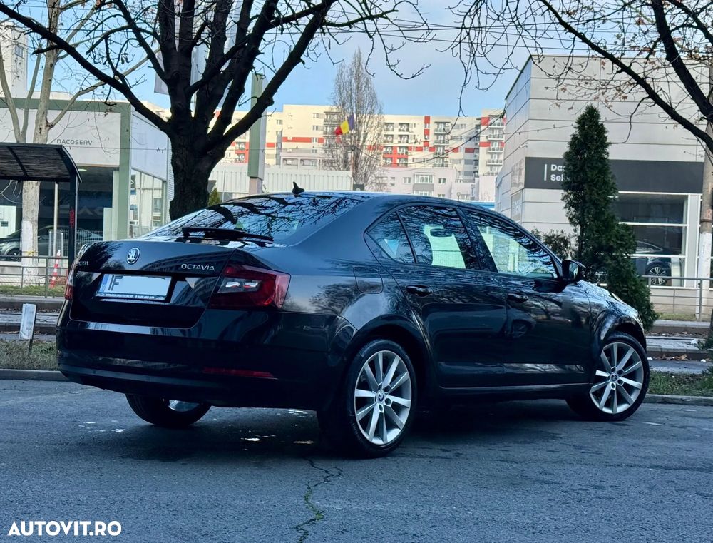 Skoda Octavia 1.6 TDI DSG Style - 4