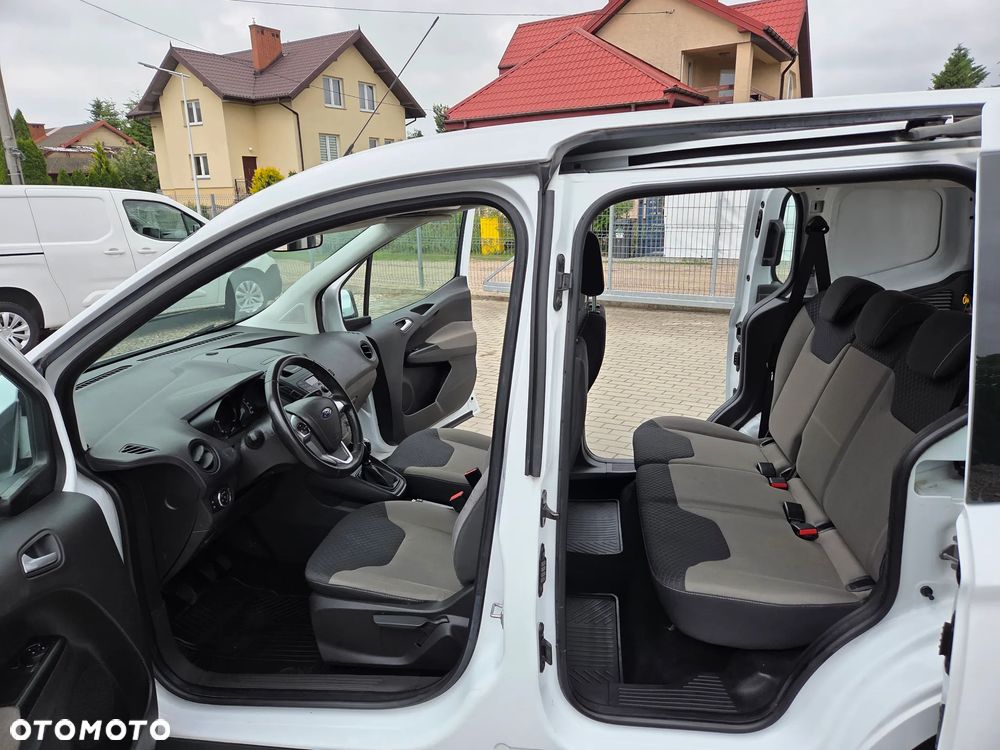 Ford Transit Courier - 19
