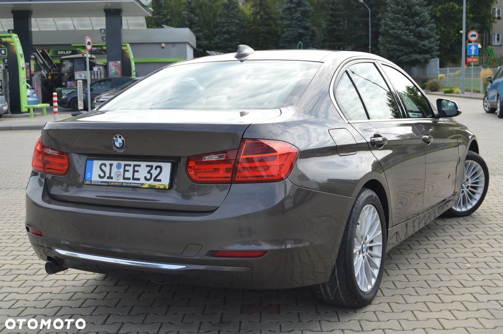 BMW Seria 3 318d Luxury Line - 16