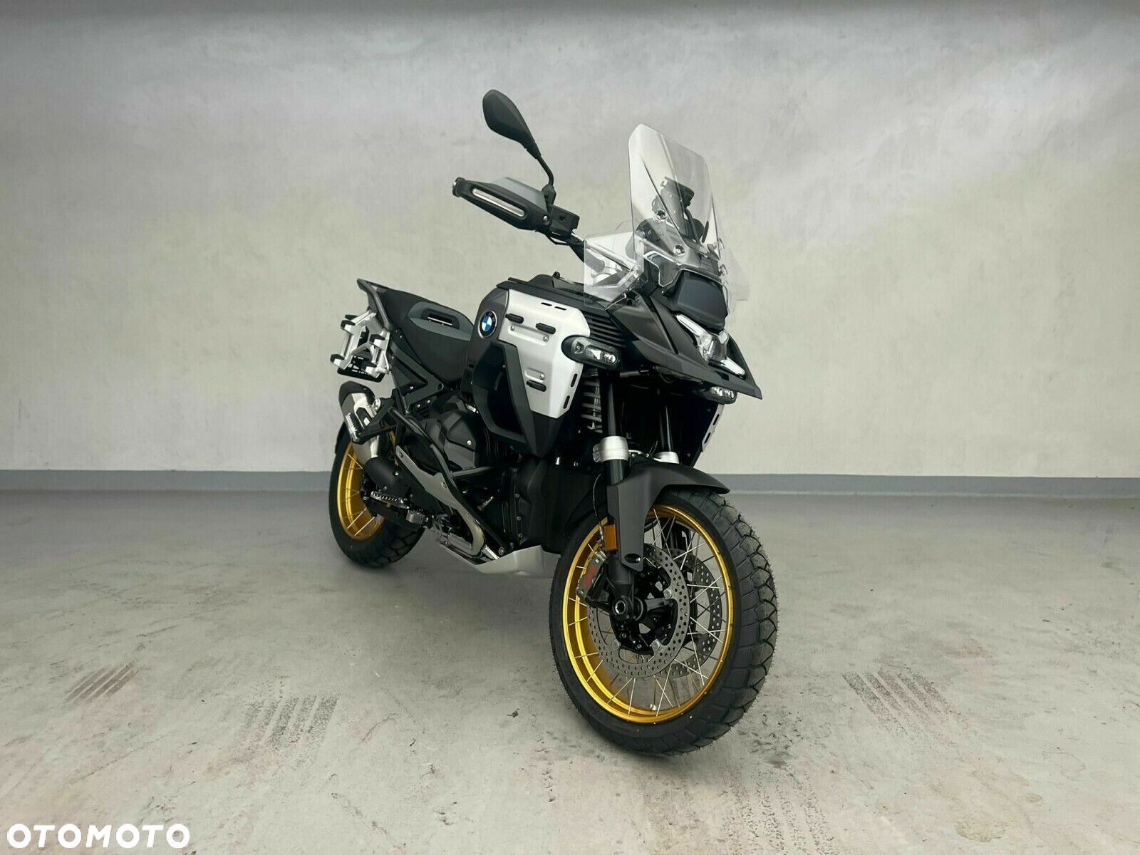 BMW R - 1