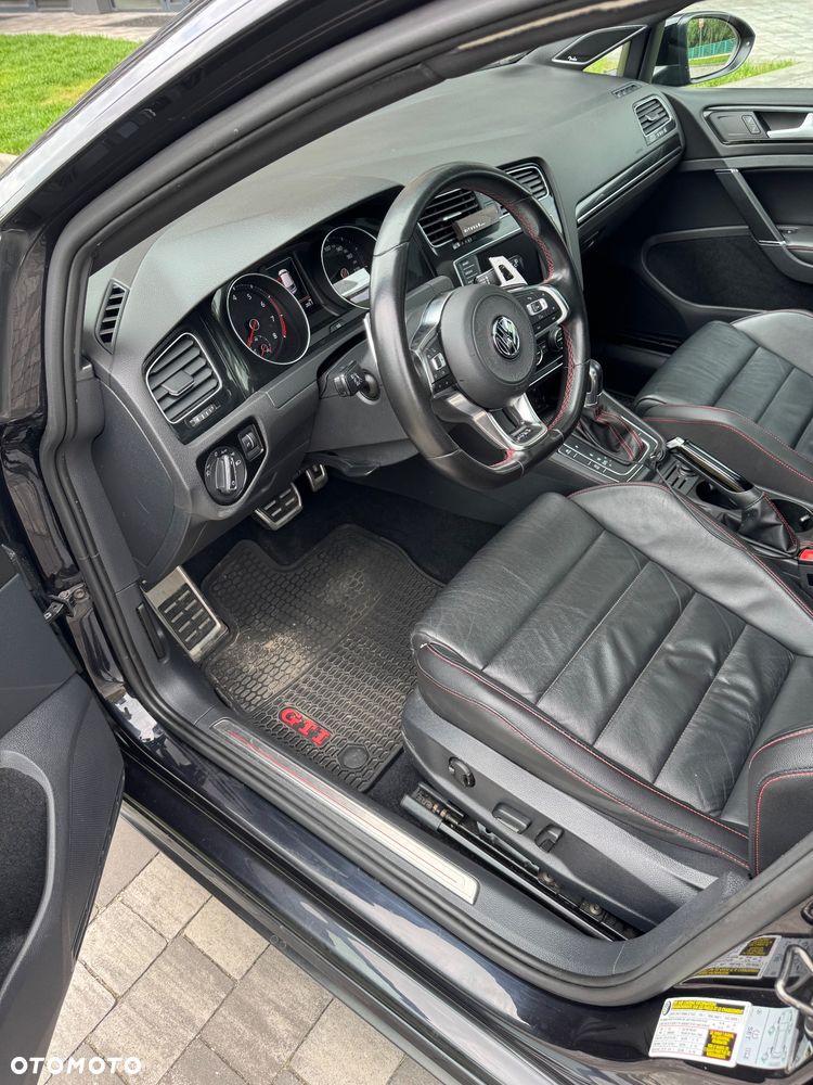 Volkswagen Golf - 20
