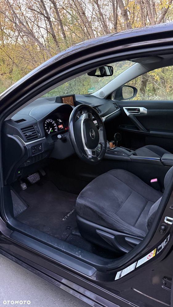 Lexus CT - 7