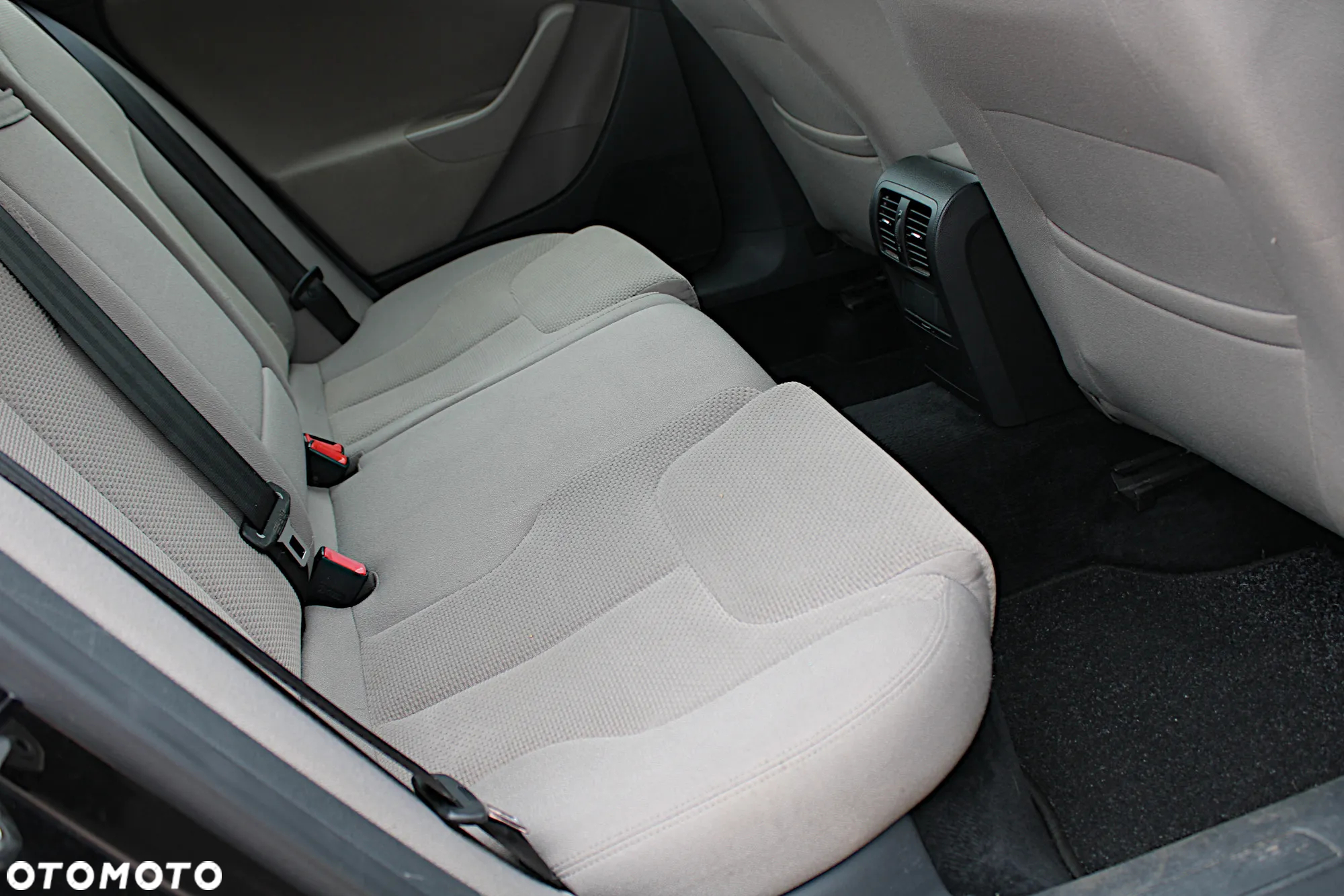 Volkswagen Passat 2.0 TDI DPF Sportline - 14