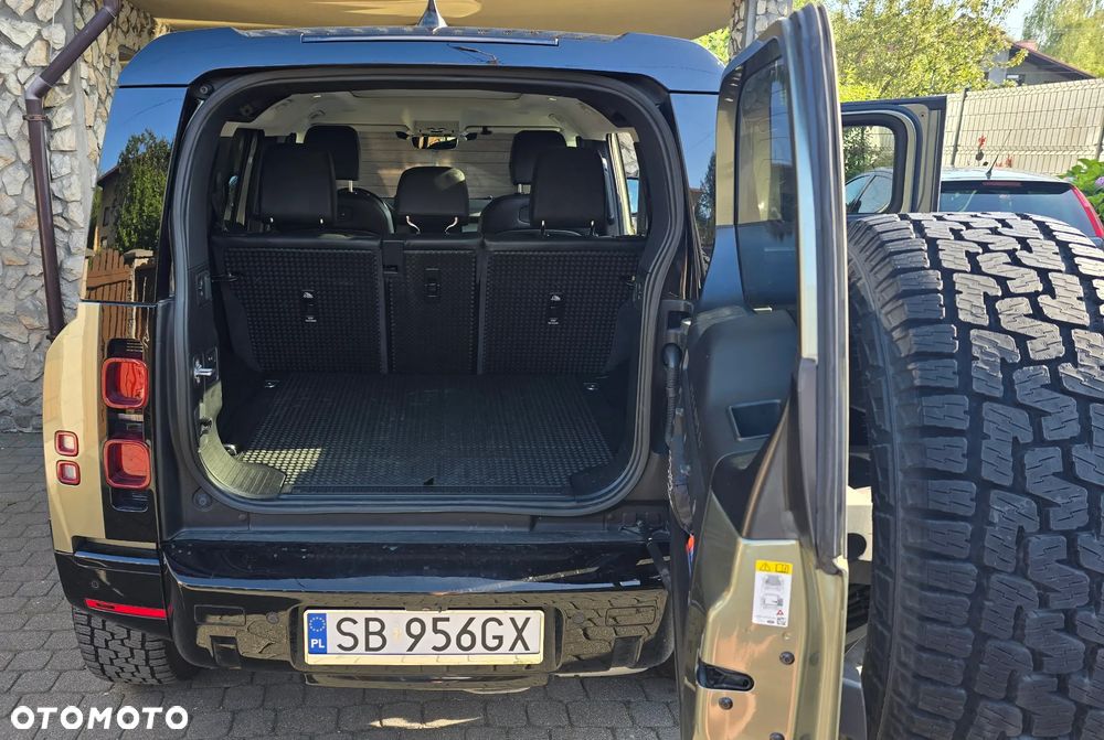 Land Rover Defender 110 D240 S - 12