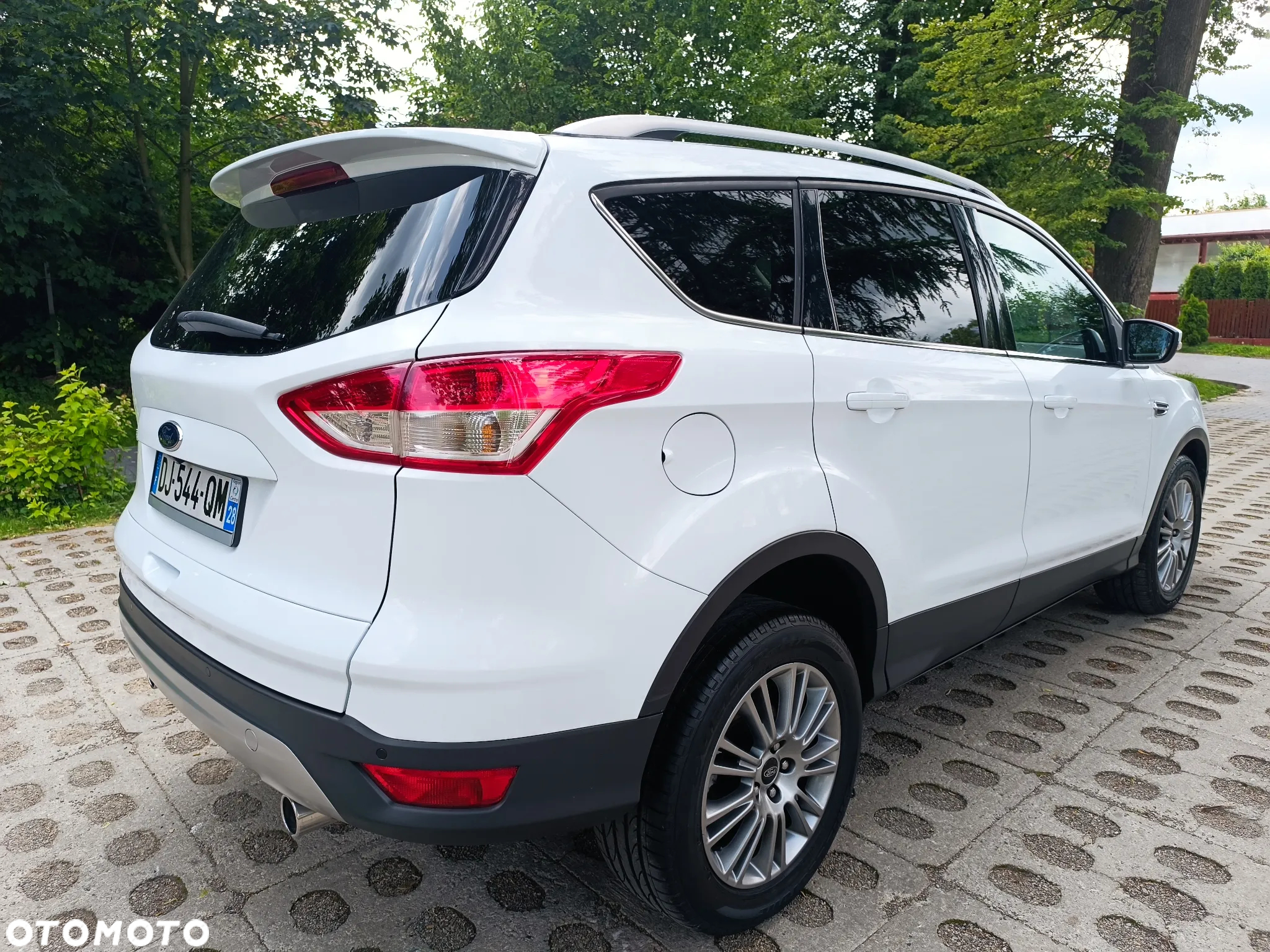 Ford Kuga 2.0 TDCi 2x4 Titanium - 4