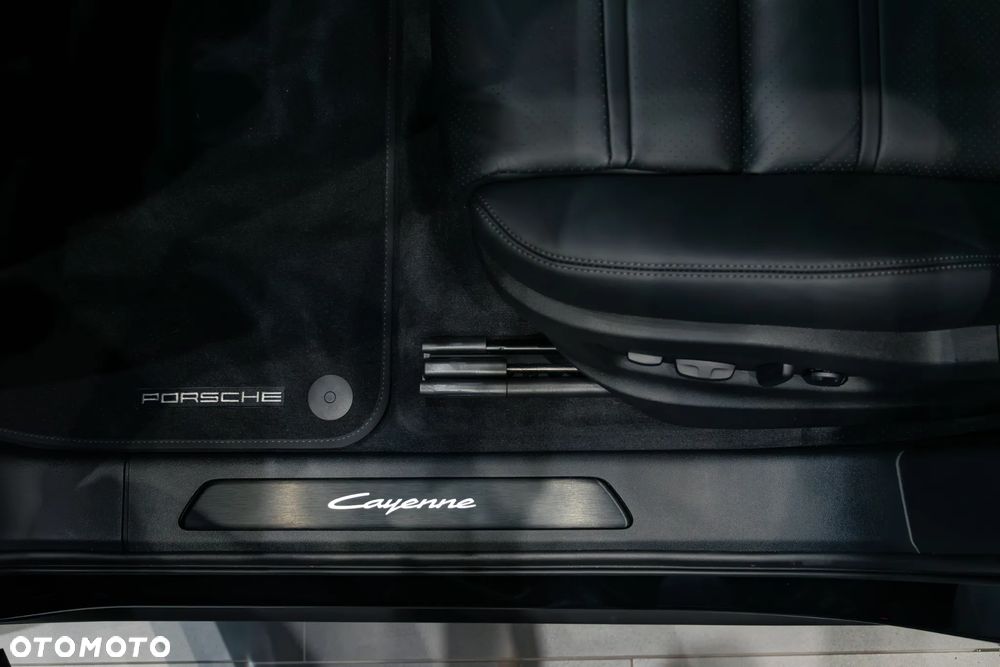 Porsche Cayenne E-Hybrid PHEV Black Edition - 31