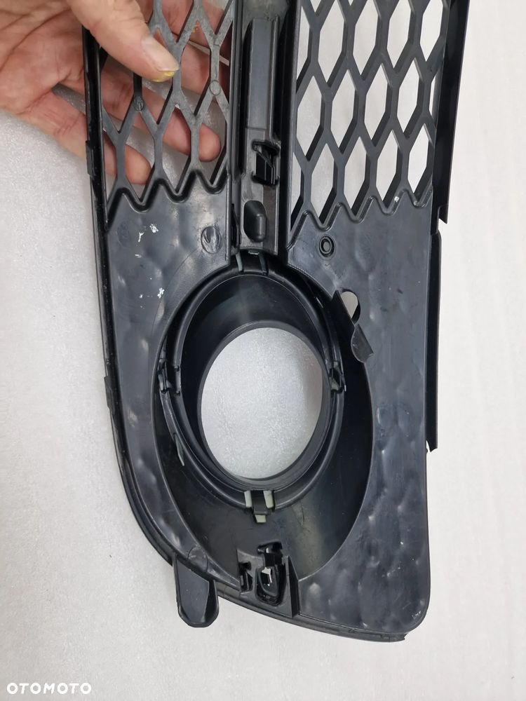 AUDI Q5 8R0 LIFT S-LINE LEWA KRATKA BOCZNA ZDERZAKA PRZEDNIEGO PRZÓD , NR 8R0807681R , NR AUKCJI D/97 - 21
