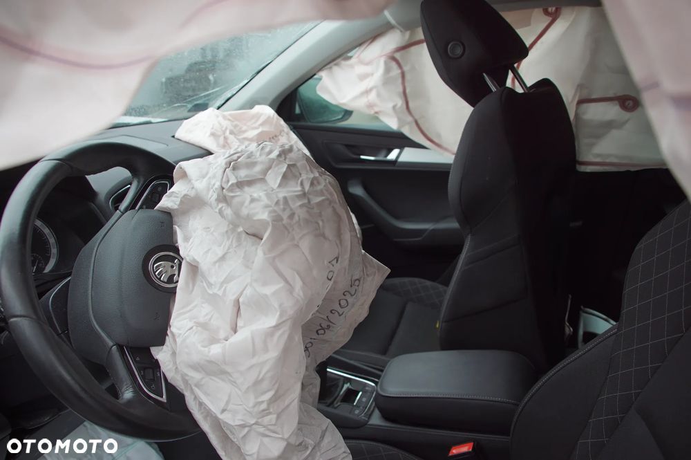 Auto na części - Skoda Karoq 1.6 TDI 115 KM DGTE TKK LS9R 130 TYS. KM 2018R Silnik Skrzynia Drzwi Lusterko Klapa Lampa Szyba Felga Deska Kokpit Moduł Licznik Radio Fotel Zderzak Chłodnica Błotnik Zawieszenie Turbina Wtryski Intercooler Kompletne Części Rozbiórka - 12