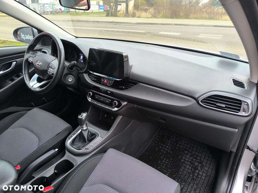 Hyundai i30 1.5 DPI Classic + - 21