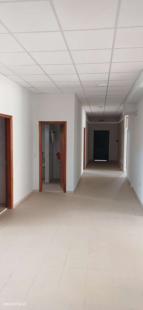 ARRENDA-SE LOJA / ESPAÇO COMERCIAL COM 241,55 m² – RECAREI, PAREDES - Grande imagem: 5/22