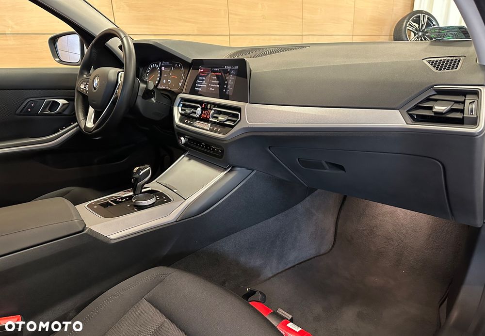 BMW Seria 3 318i Advantage - 8