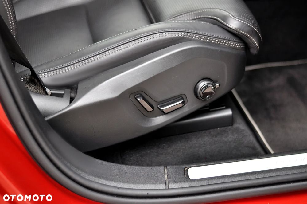 Volvo XC 60 T6 AWD Plug-In Hybrid R-Design - 27