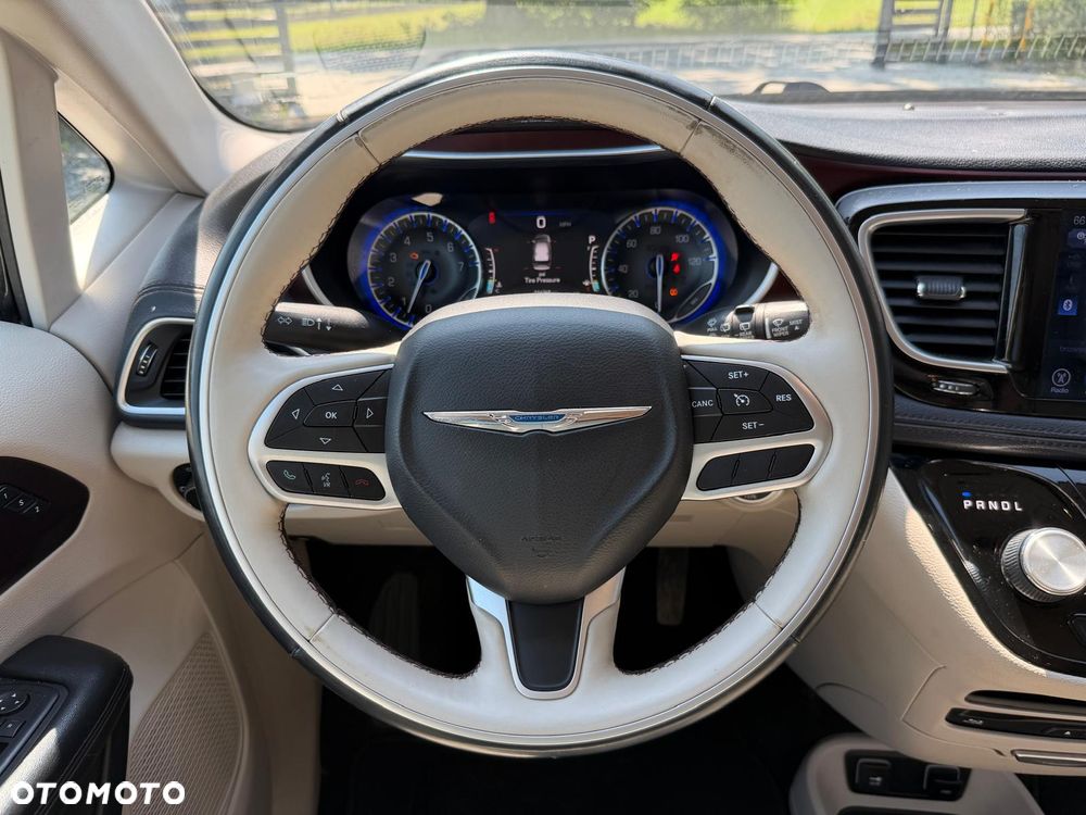 Chrysler Pacifica - 23