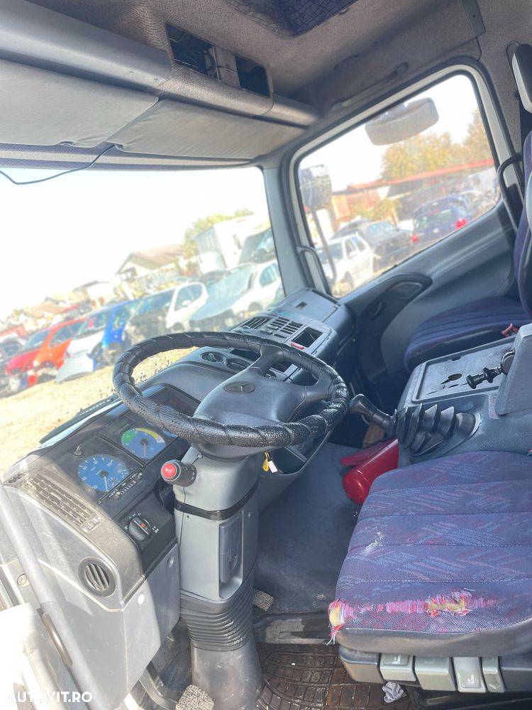 Dezmembram Mercedes Atego 818 - 4