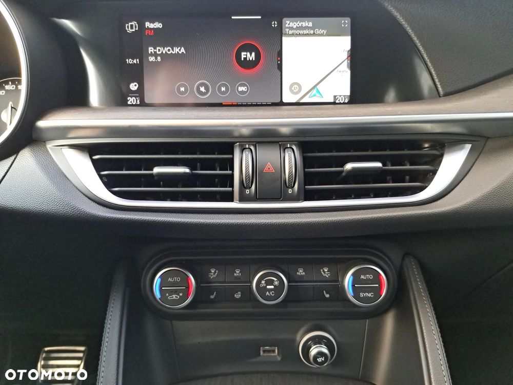 Alfa Romeo Stelvio - 14