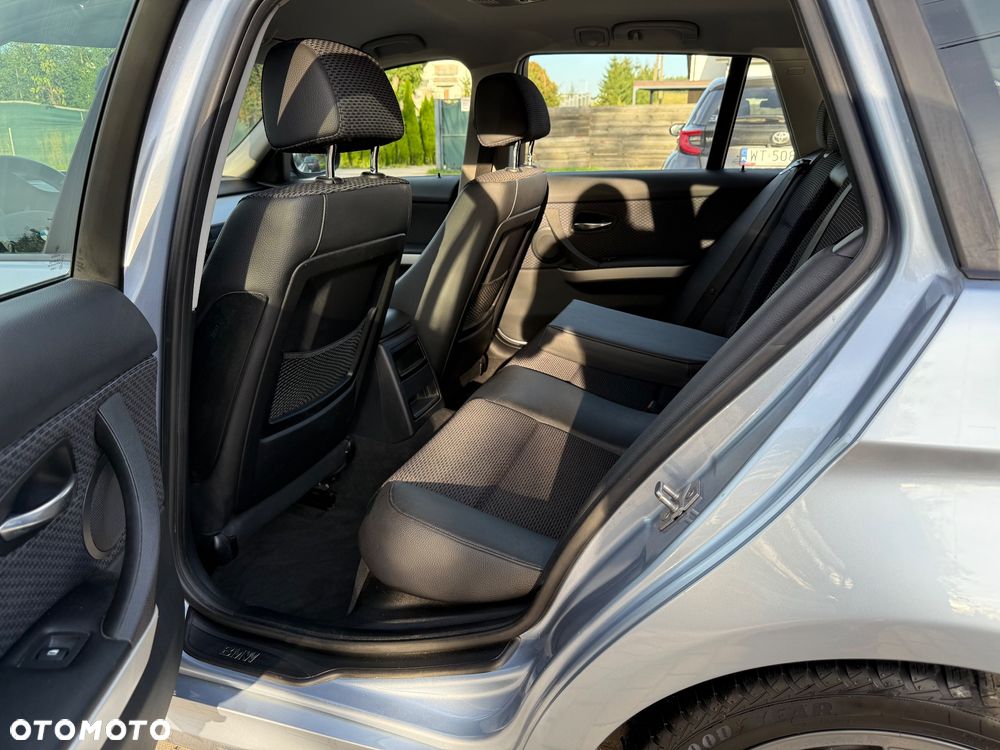 BMW Seria 3 318d Sport Line - 15