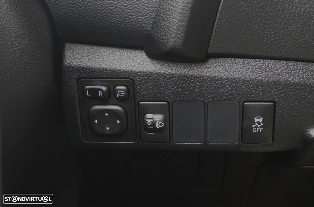 Toyota Auris 1.4 D-4D Exclusive - 25