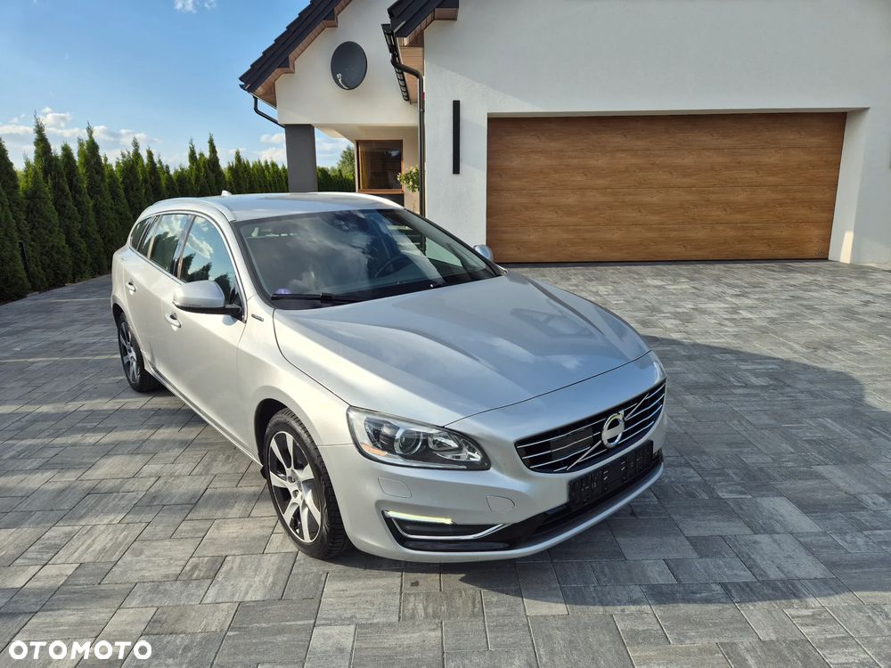 Volvo V60 D6 AWD Plug-in Hybrid Summum - 24