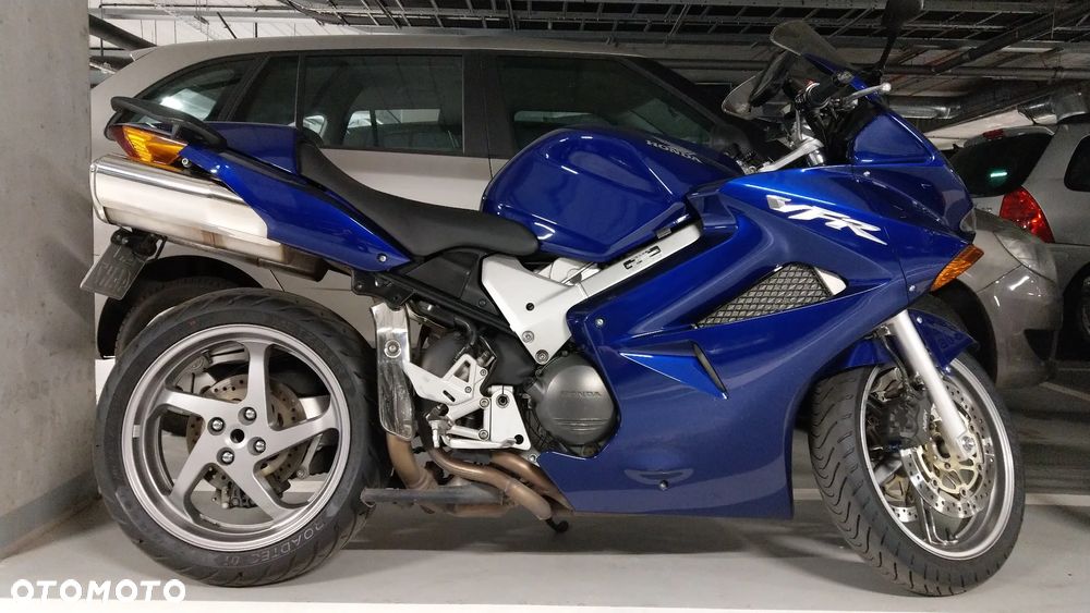 Honda VFR - 1