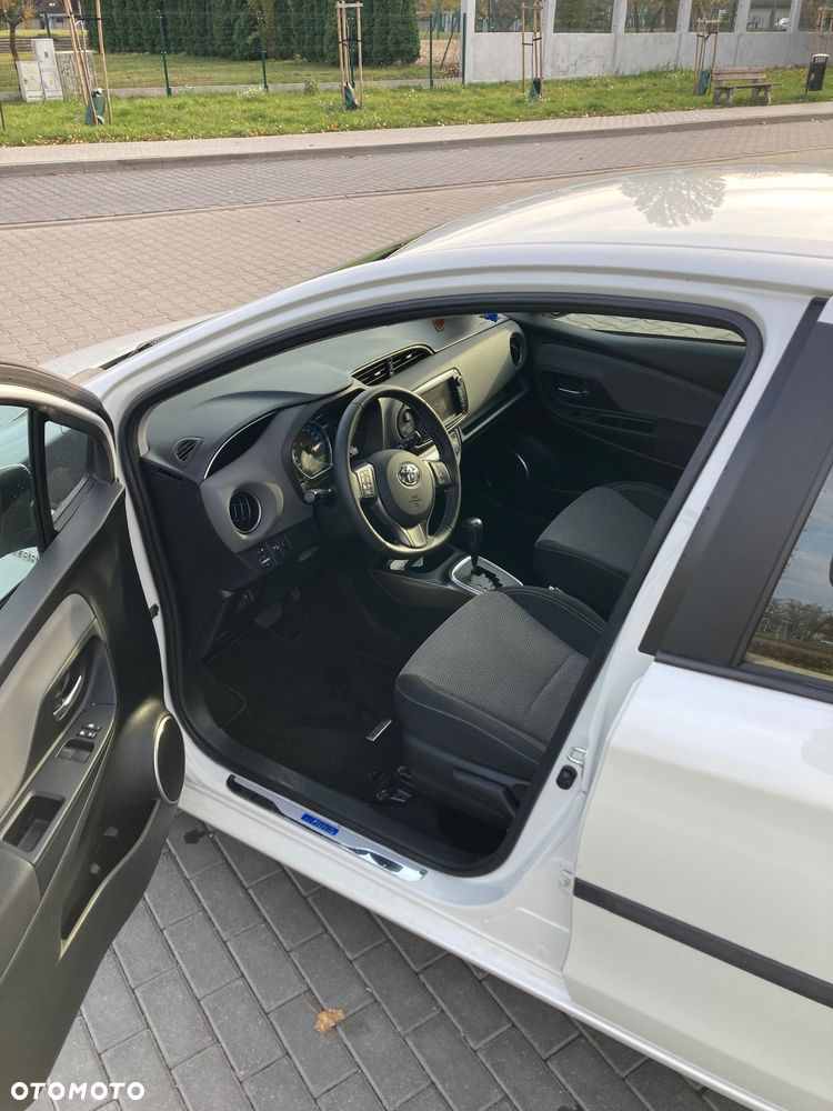 Toyota Yaris Hybrid 100 Premium - 6