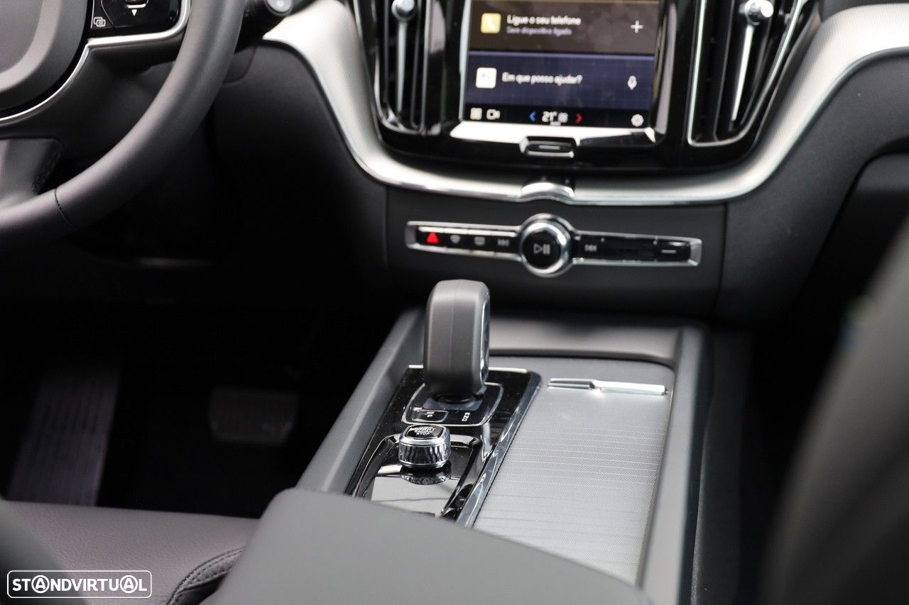 Volvo XC 60 2.0 T6 PHEV Plus Dark AWD - 15