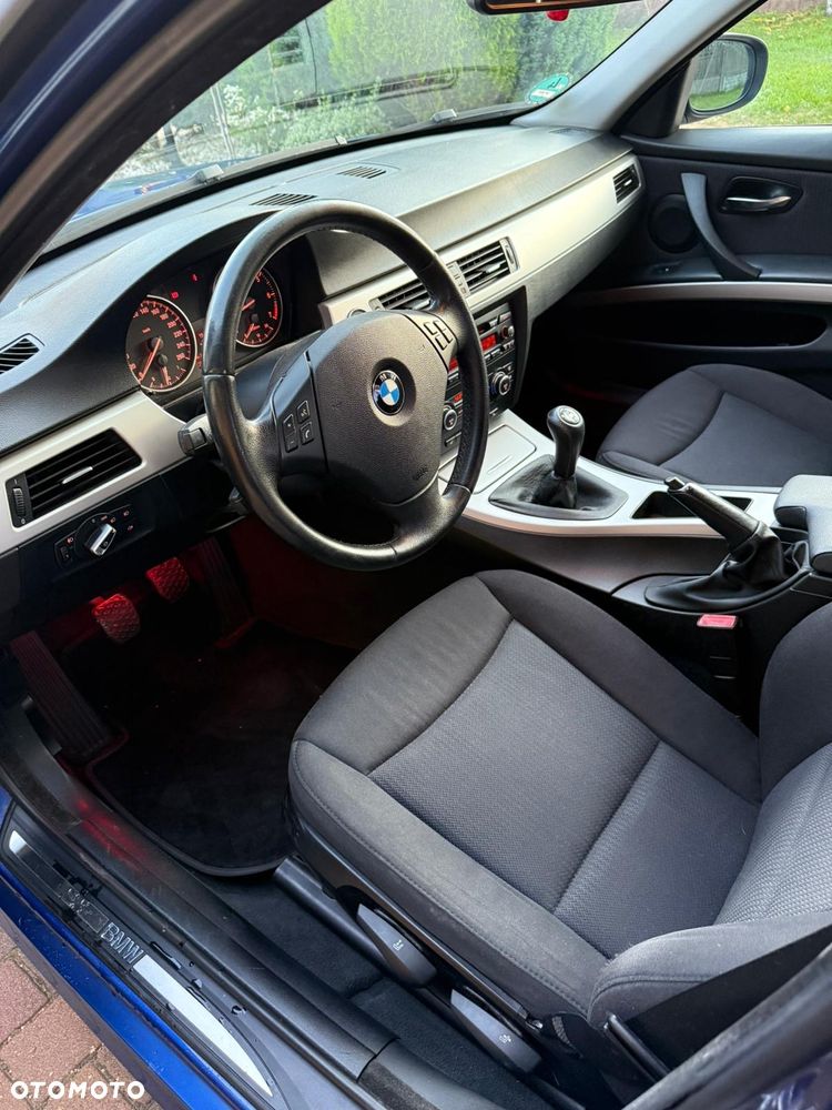BMW Seria 3 318i - 8