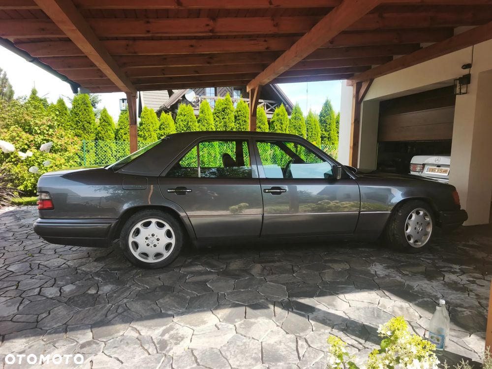 Mercedes-Benz Klasa E 200 - 4