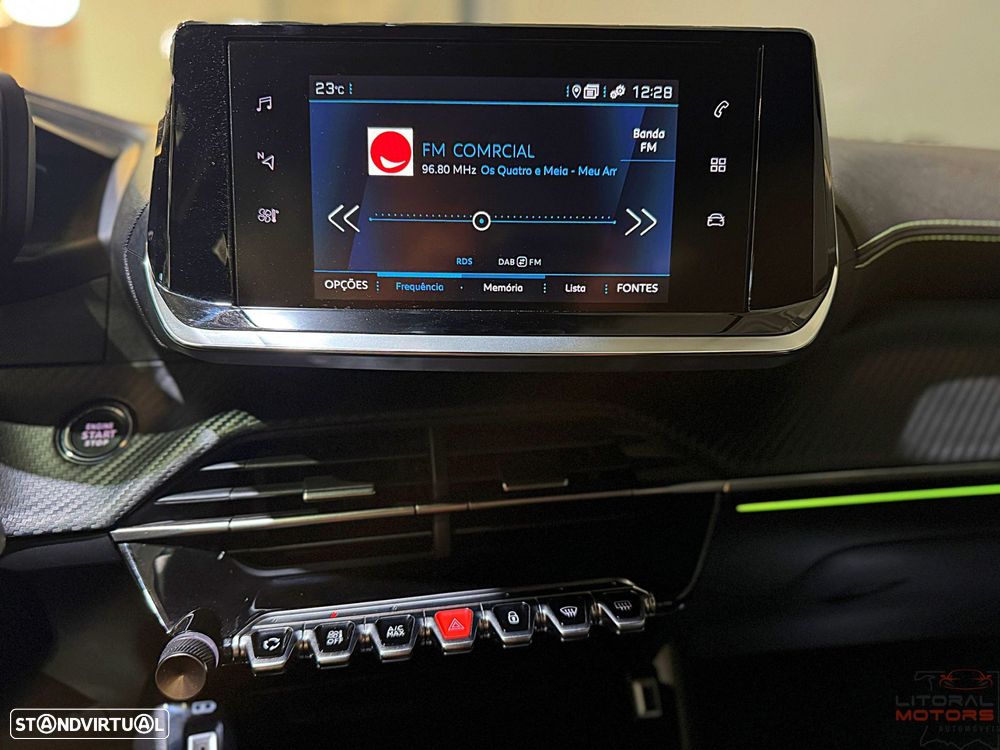 Peugeot 2008 1.2 PureTech GT EAT8 - 26