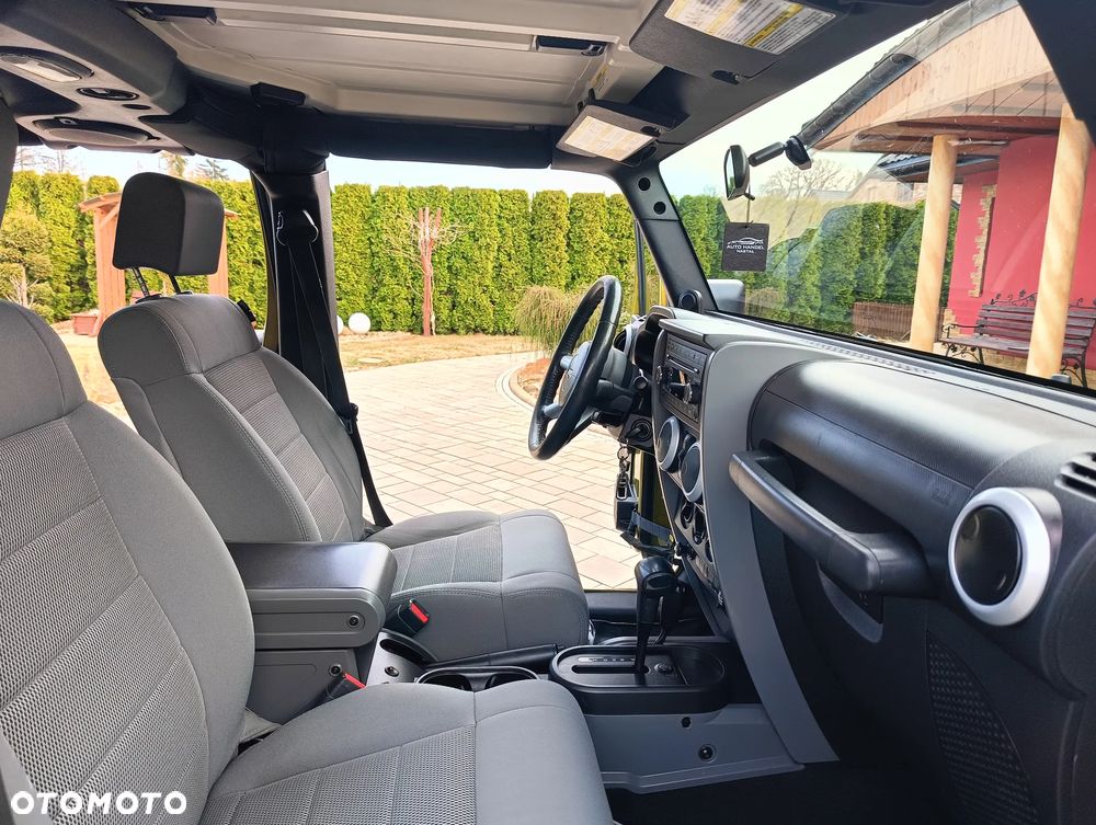 Jeep Wrangler Unlimited 3.8 Automatik Sahara - 37