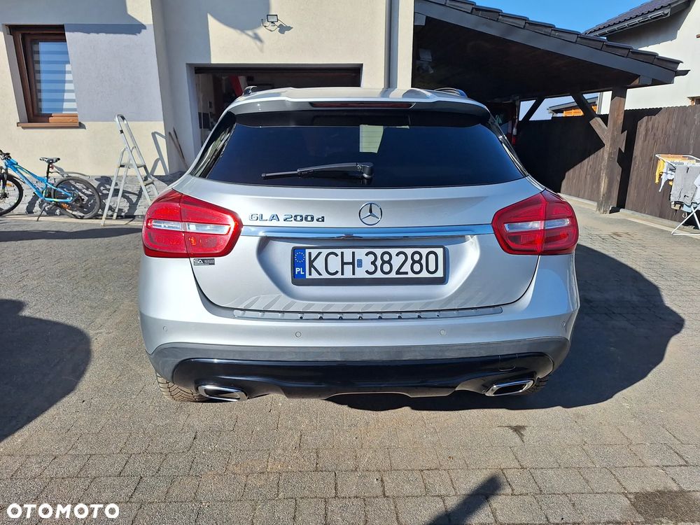 Mercedes-Benz GLA 200 d - 20