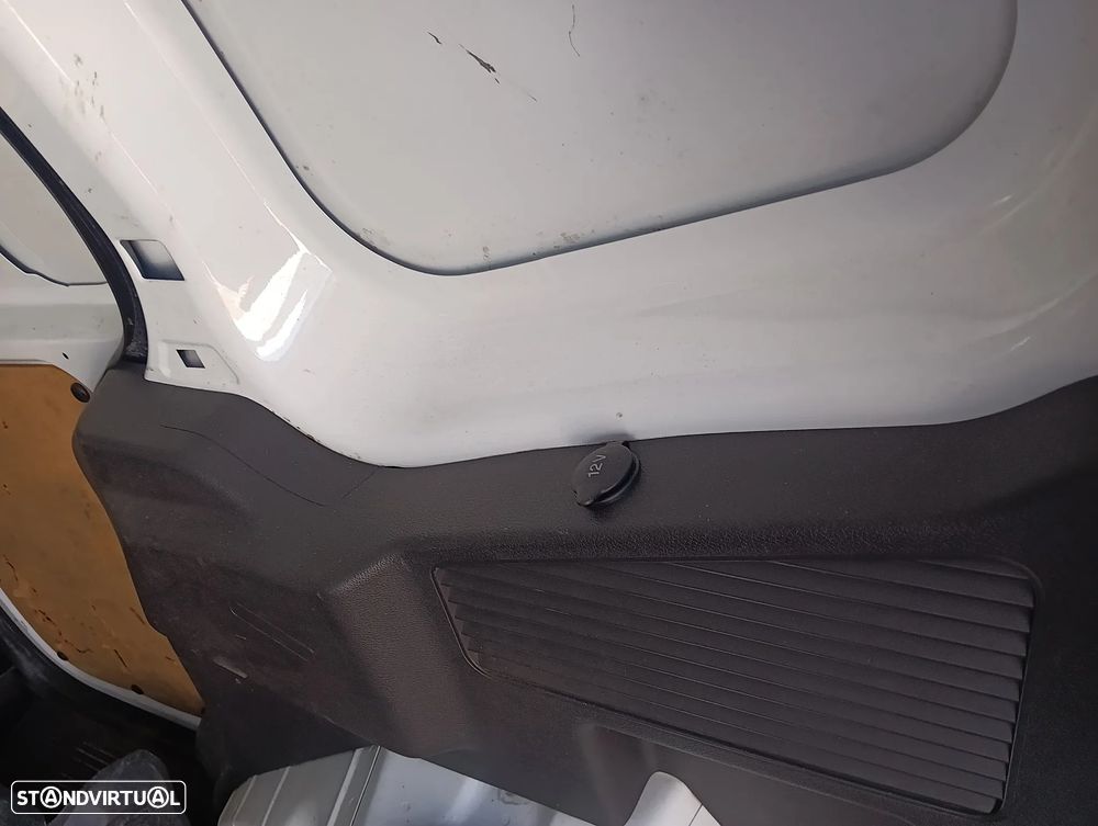 Ford Transit Courier - 9